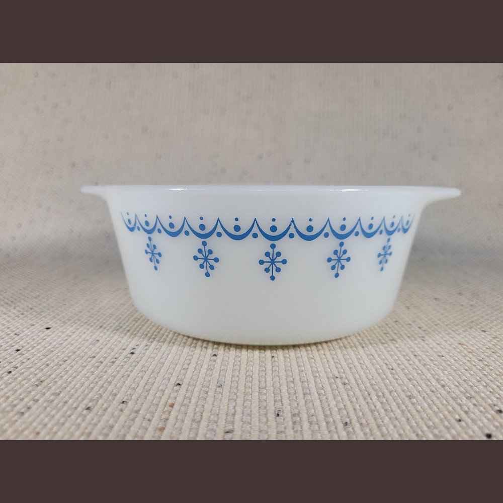 Pyrex 472 Snowflake – Vintage Casserole Dish